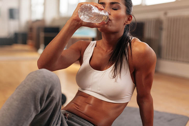 Для набора мышечной массы нужно пить много воды